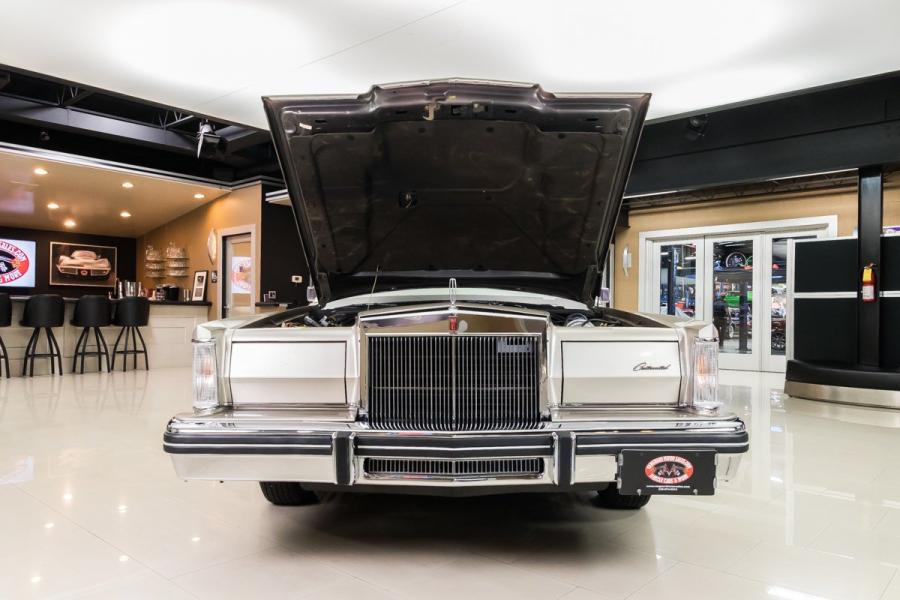 Моторный отсек Lincoln Continental Mark VI Sedan 1980 года  (фото 87 из 111)
